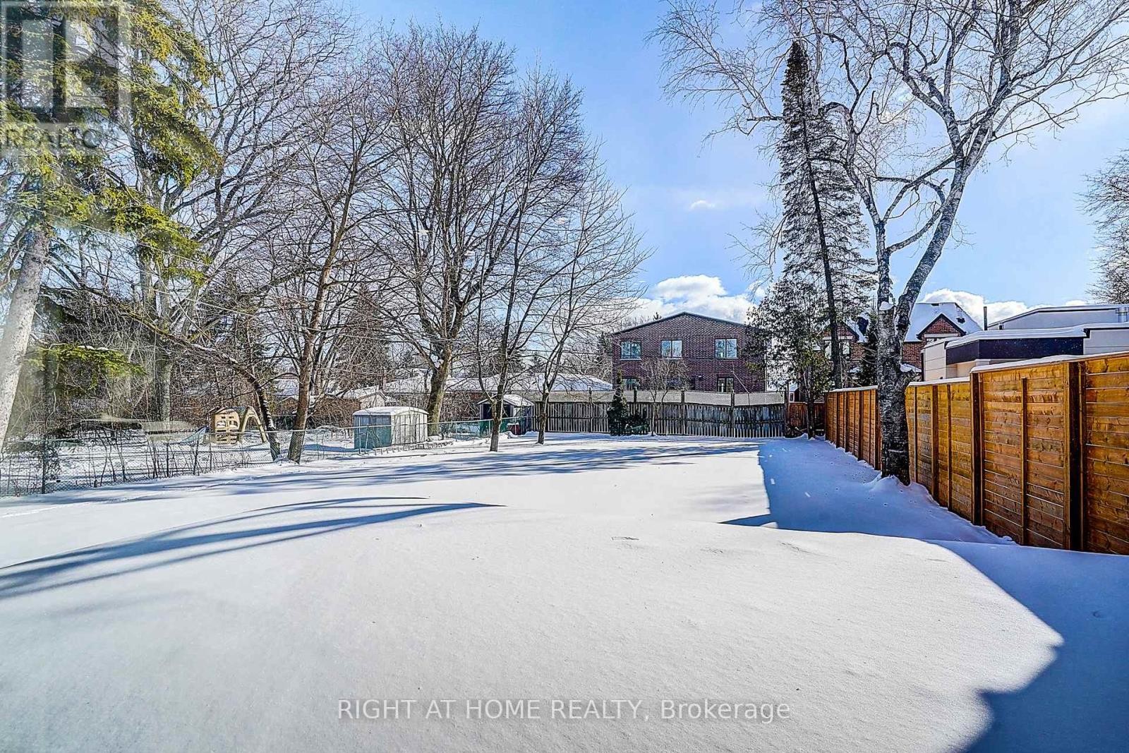 












215 CHURCHILL AVENUE

,
Toronto (Willowdale West),




Ontario
M2R1E2

