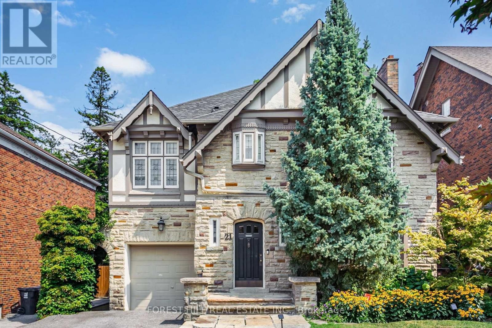 












21 GARDINER ROAD

,
Toronto (Forest Hill South),




Ontario
M5P3B4

