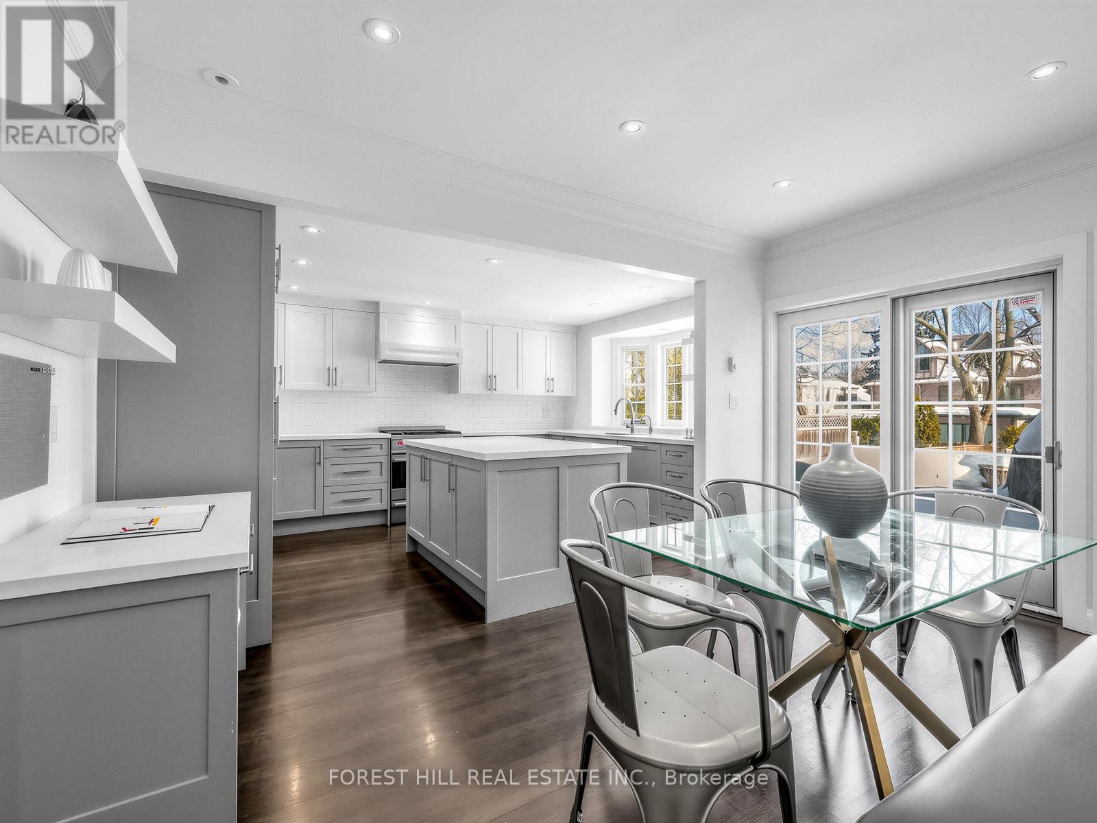 












21 GARDINER ROAD

,
Toronto (Forest Hill South),




Ontario
M5P3B4

