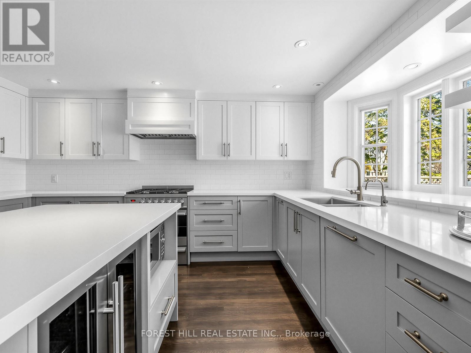 












21 GARDINER ROAD

,
Toronto (Forest Hill South),




Ontario
M5P3B4

