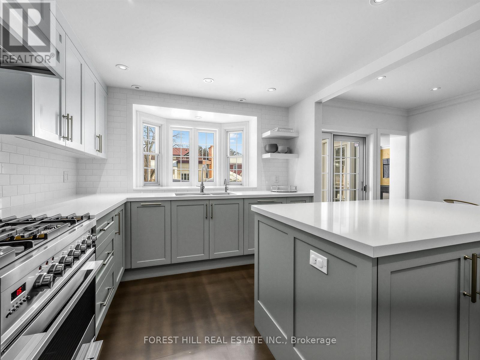 












21 GARDINER ROAD

,
Toronto (Forest Hill South),




Ontario
M5P3B4

