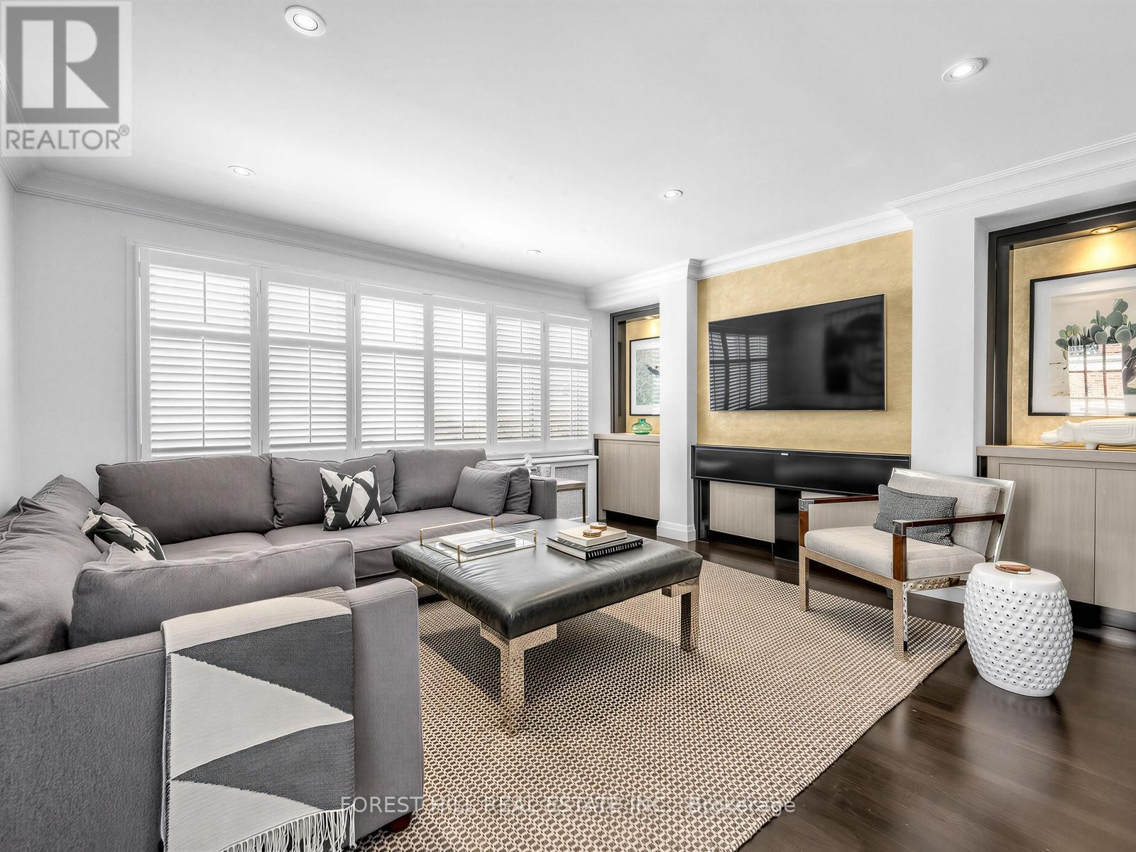 












21 GARDINER ROAD

,
Toronto (Forest Hill South),




Ontario
M5P3B4

