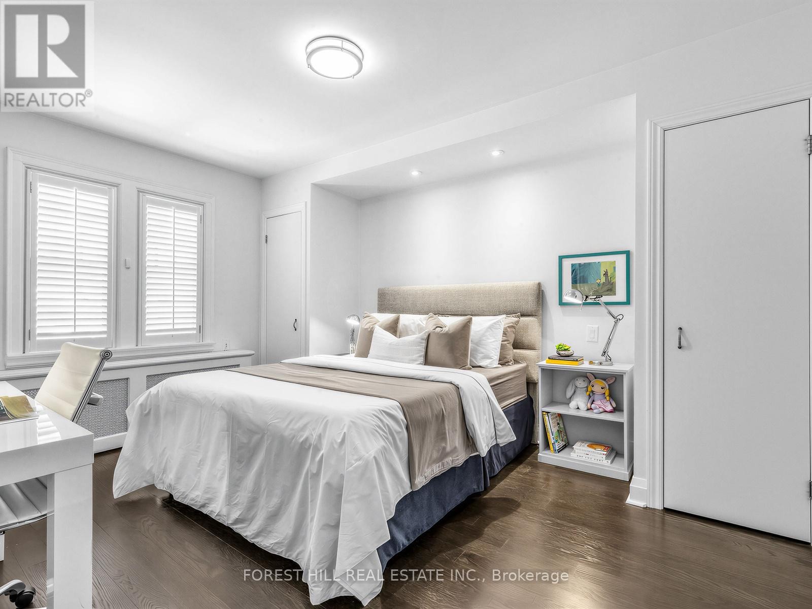 












21 GARDINER ROAD

,
Toronto (Forest Hill South),




Ontario
M5P3B4

