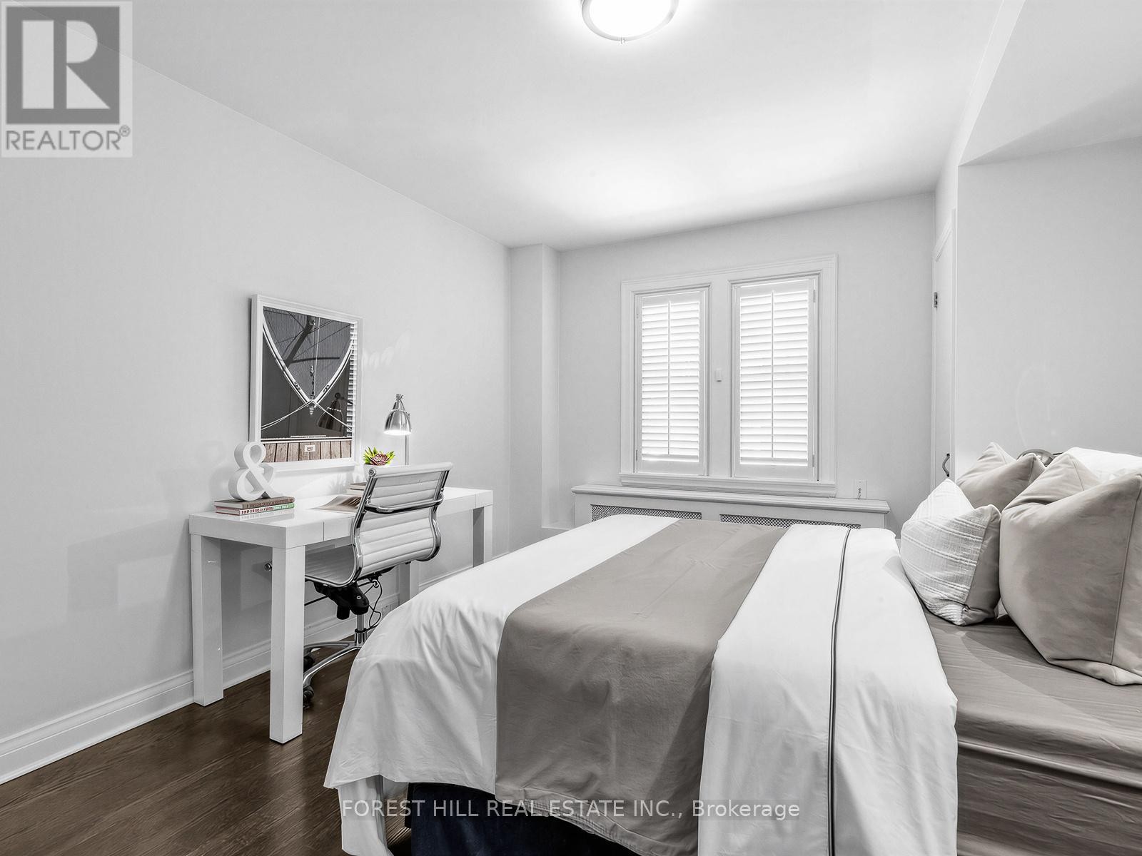 












21 GARDINER ROAD

,
Toronto (Forest Hill South),




Ontario
M5P3B4

