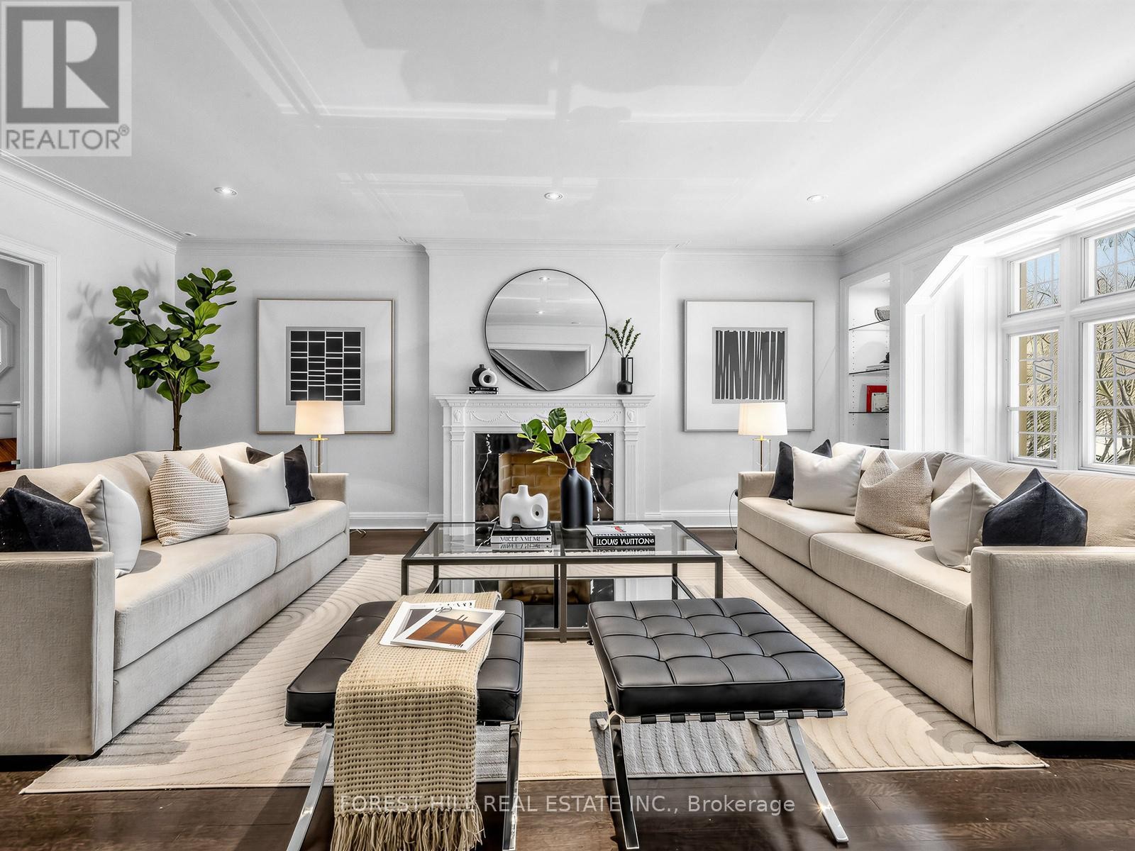 












21 GARDINER ROAD

,
Toronto (Forest Hill South),




Ontario
M5P3B4

