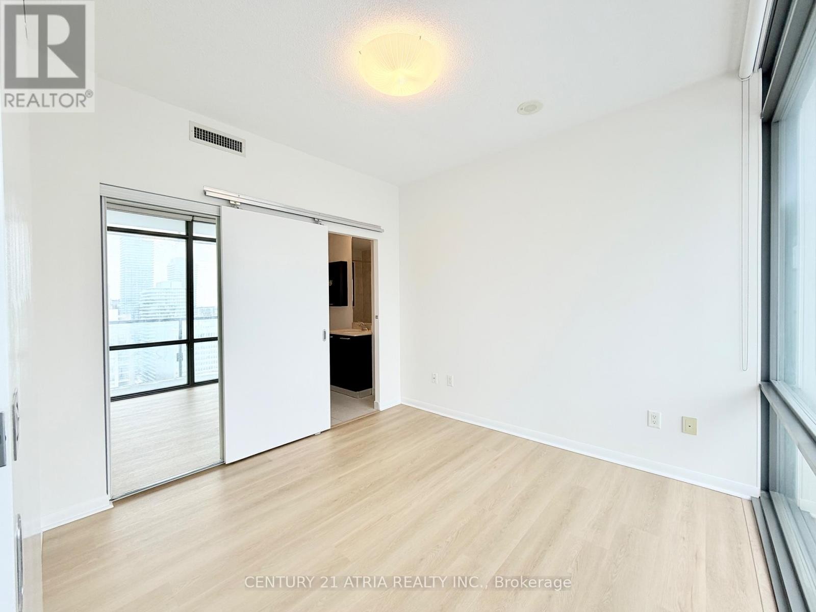 












2906 - 37 GROSVENOR STREET

,
Toronto (Bay Street Corridor),




Ontario
M4Y3G5

