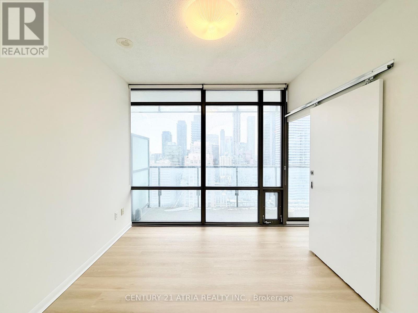 












2906 - 37 GROSVENOR STREET

,
Toronto (Bay Street Corridor),




Ontario
M4Y3G5

