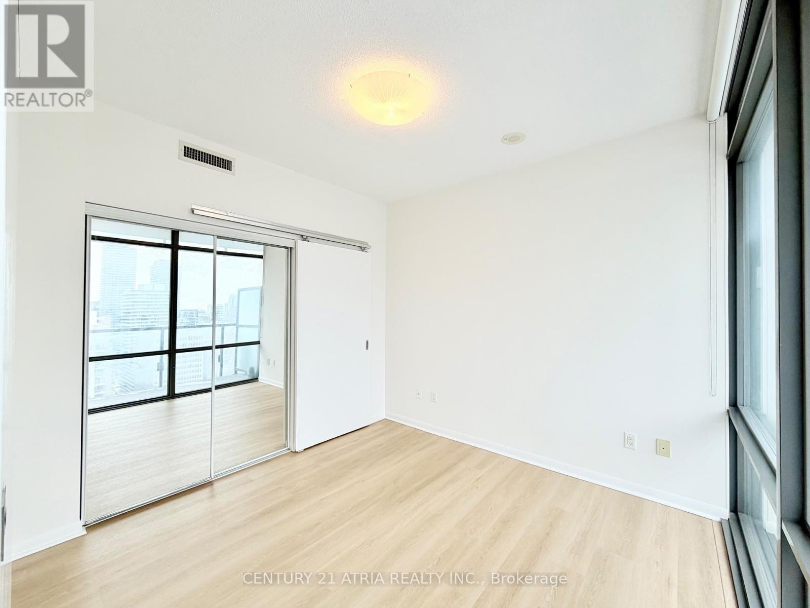 












2906 - 37 GROSVENOR STREET

,
Toronto (Bay Street Corridor),




Ontario
M4Y3G5

