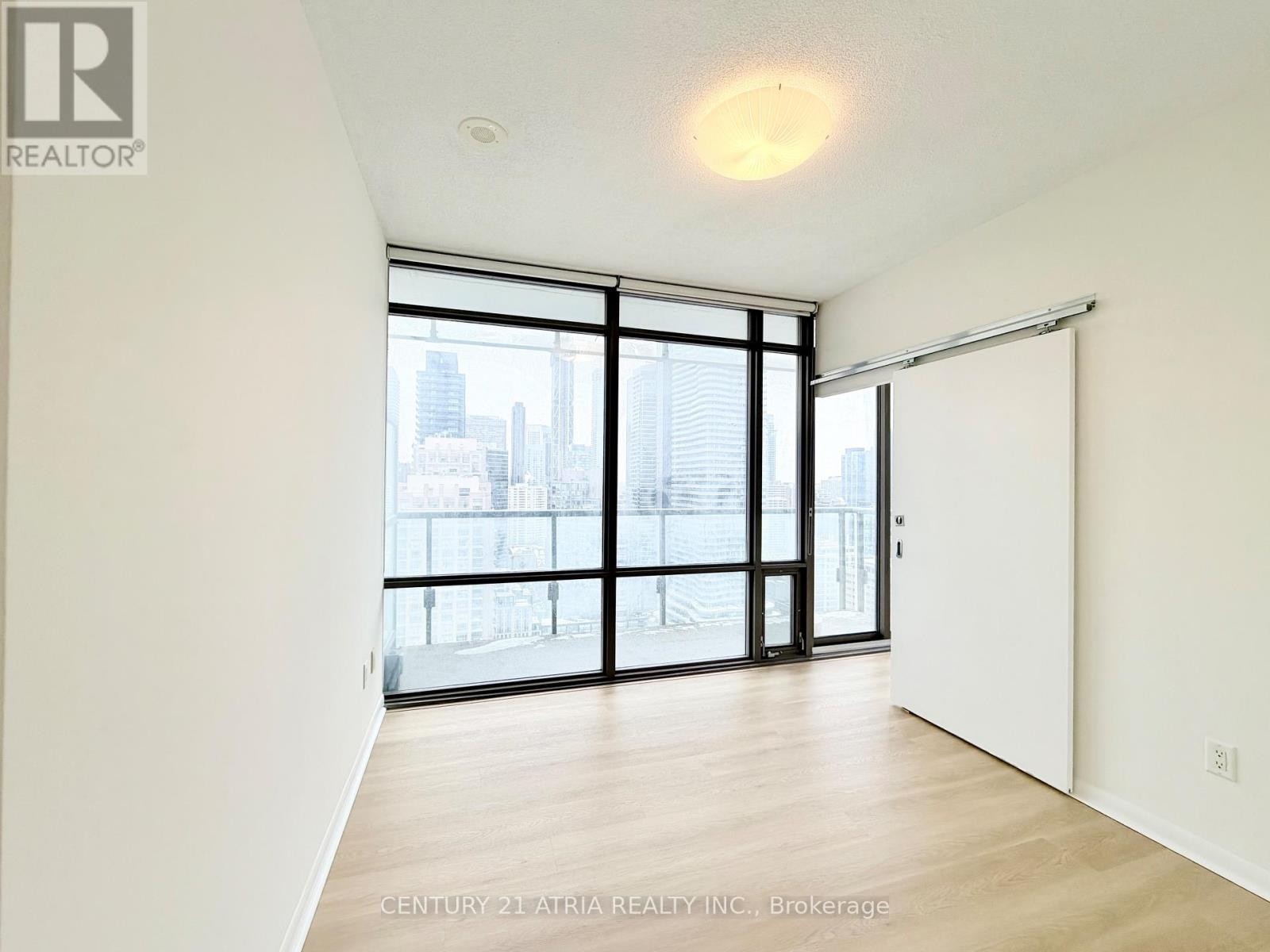 












2906 - 37 GROSVENOR STREET

,
Toronto (Bay Street Corridor),




Ontario
M4Y3G5

