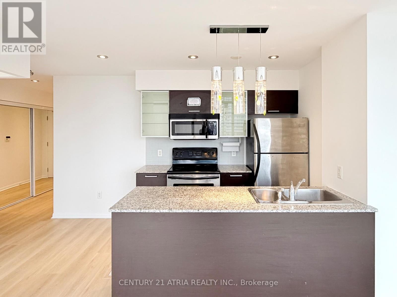 












2906 - 37 GROSVENOR STREET

,
Toronto (Bay Street Corridor),




Ontario
M4Y3G5

