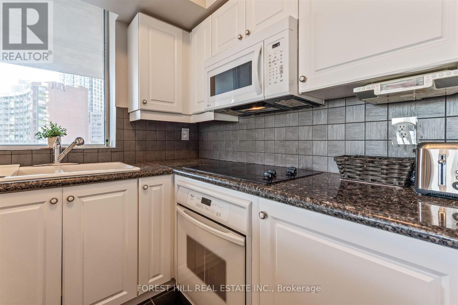 












903 - 20 COLLIER STREET

,
Toronto (Rosedale-Moore Park),




Ontario
M4W3Y4

