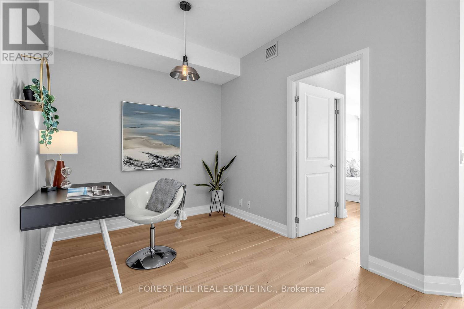 












701 - 530 ST. CLAIR AVENUE W

,
Toronto (Humewood-Cedarvale),




Ontario
M6C0A2

