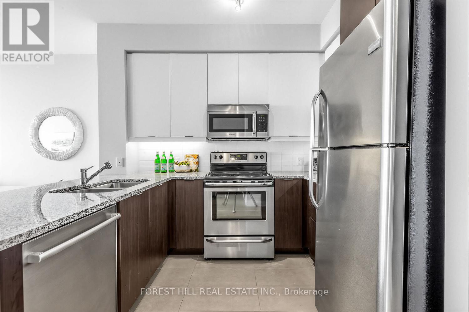 












701 - 530 ST. CLAIR AVENUE W

,
Toronto (Humewood-Cedarvale),




Ontario
M6C0A2

