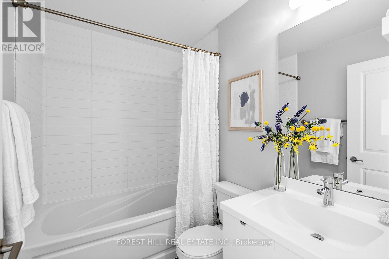 












701 - 530 ST. CLAIR AVENUE W

,
Toronto (Humewood-Cedarvale),




Ontario
M6C0A2

