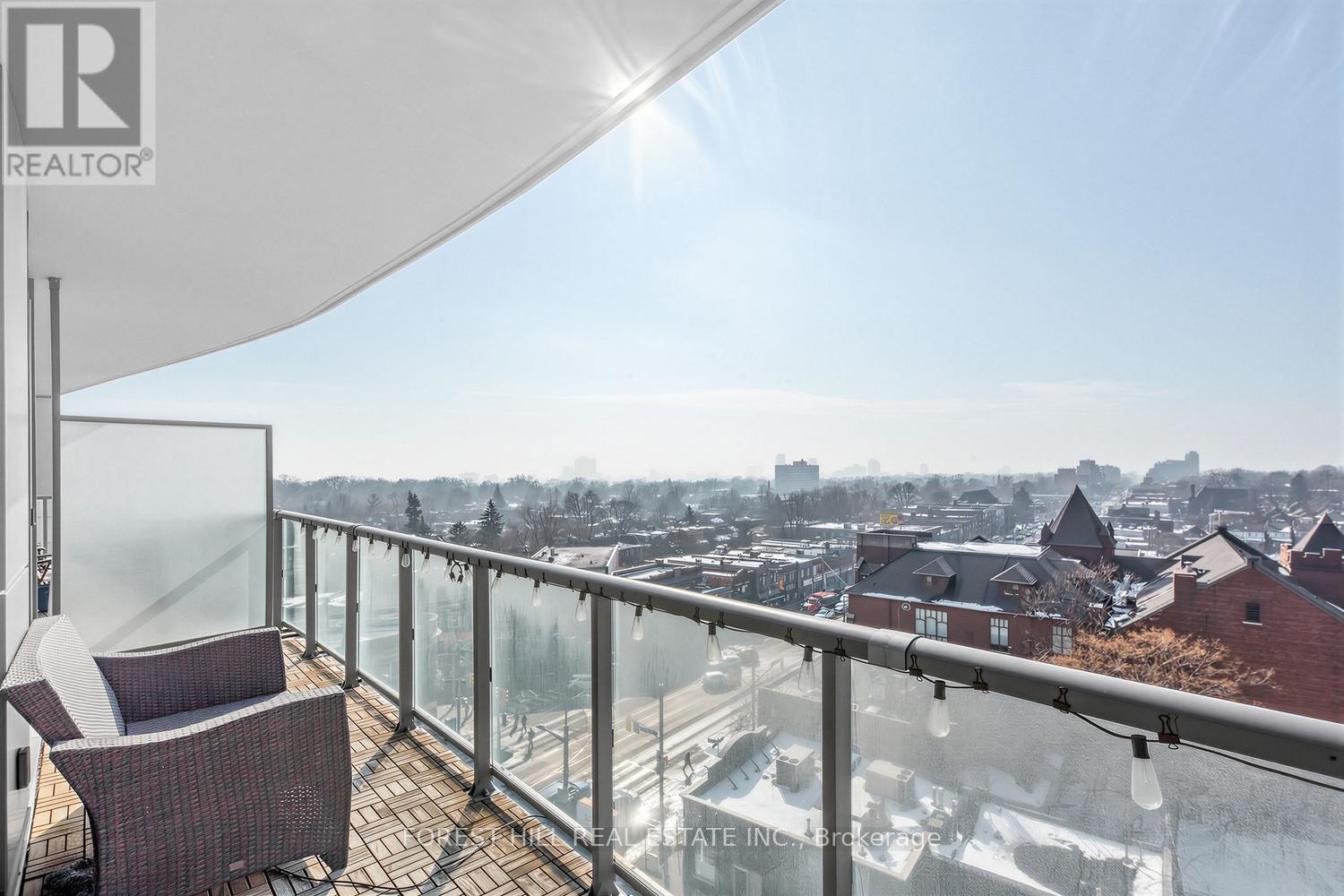 












701 - 530 ST. CLAIR AVENUE W

,
Toronto (Humewood-Cedarvale),




Ontario
M6C0A2

