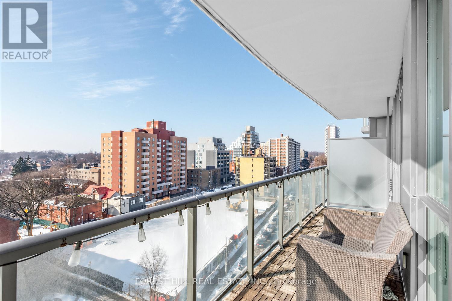 












701 - 530 ST. CLAIR AVENUE W

,
Toronto (Humewood-Cedarvale),




Ontario
M6C0A2

