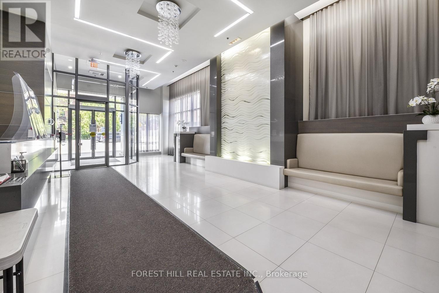 












701 - 530 ST. CLAIR AVENUE W

,
Toronto (Humewood-Cedarvale),




Ontario
M6C0A2

