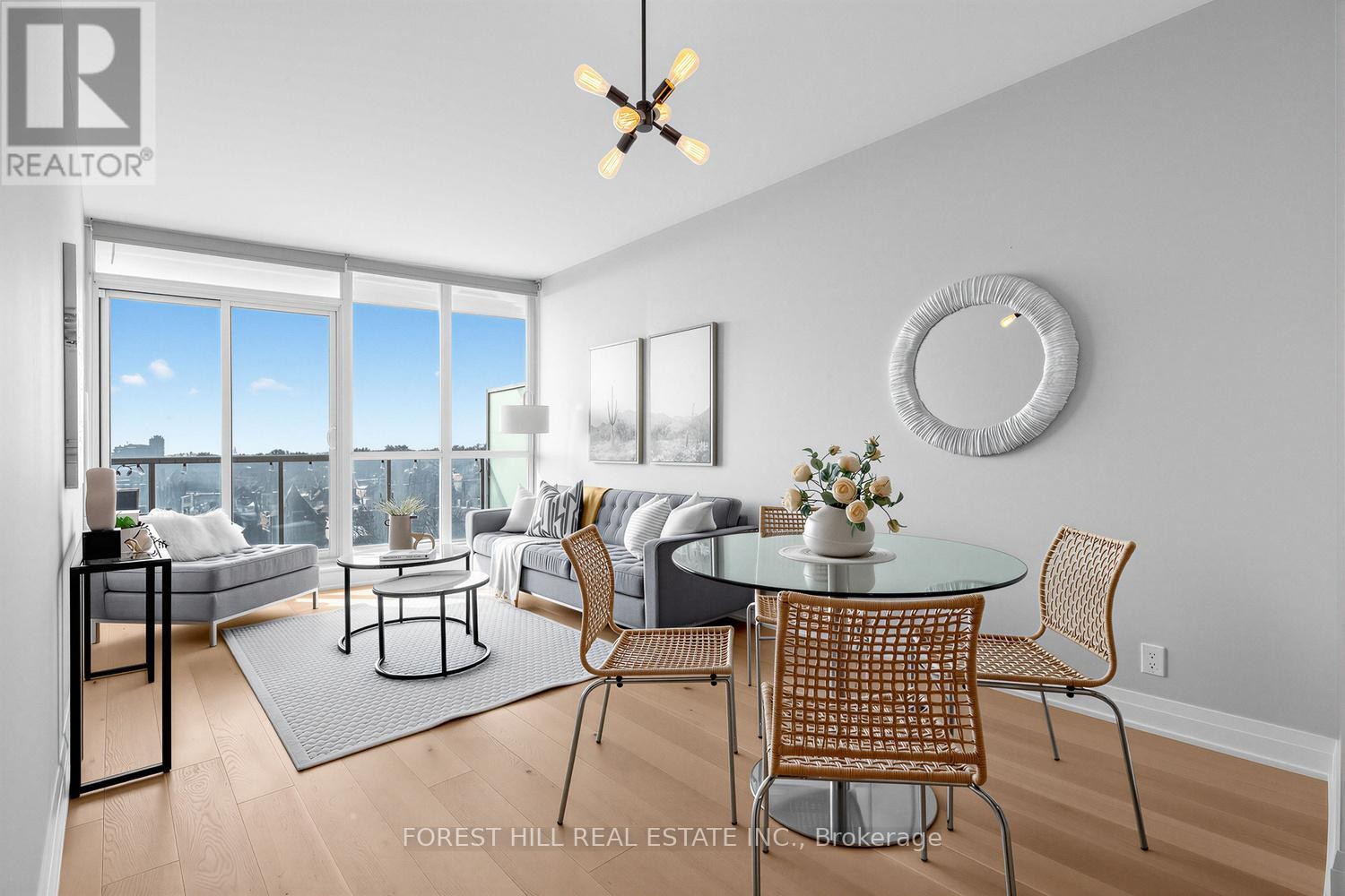 












701 - 530 ST. CLAIR AVENUE W

,
Toronto (Humewood-Cedarvale),




Ontario
M6C0A2

