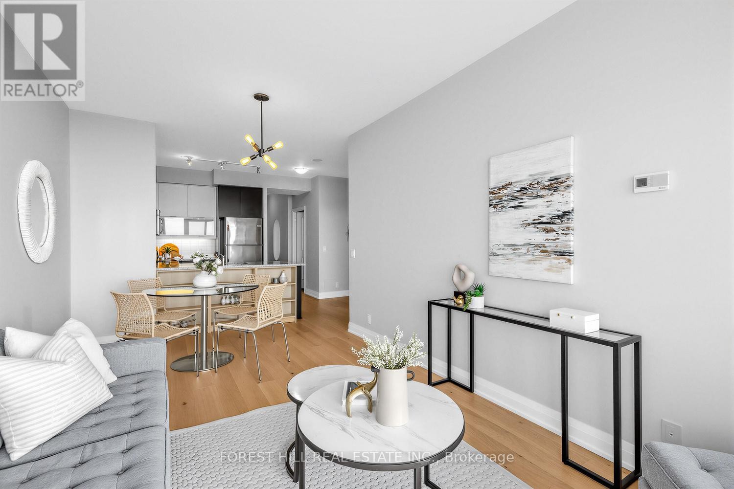 












701 - 530 ST. CLAIR AVENUE W

,
Toronto (Humewood-Cedarvale),




Ontario
M6C0A2

