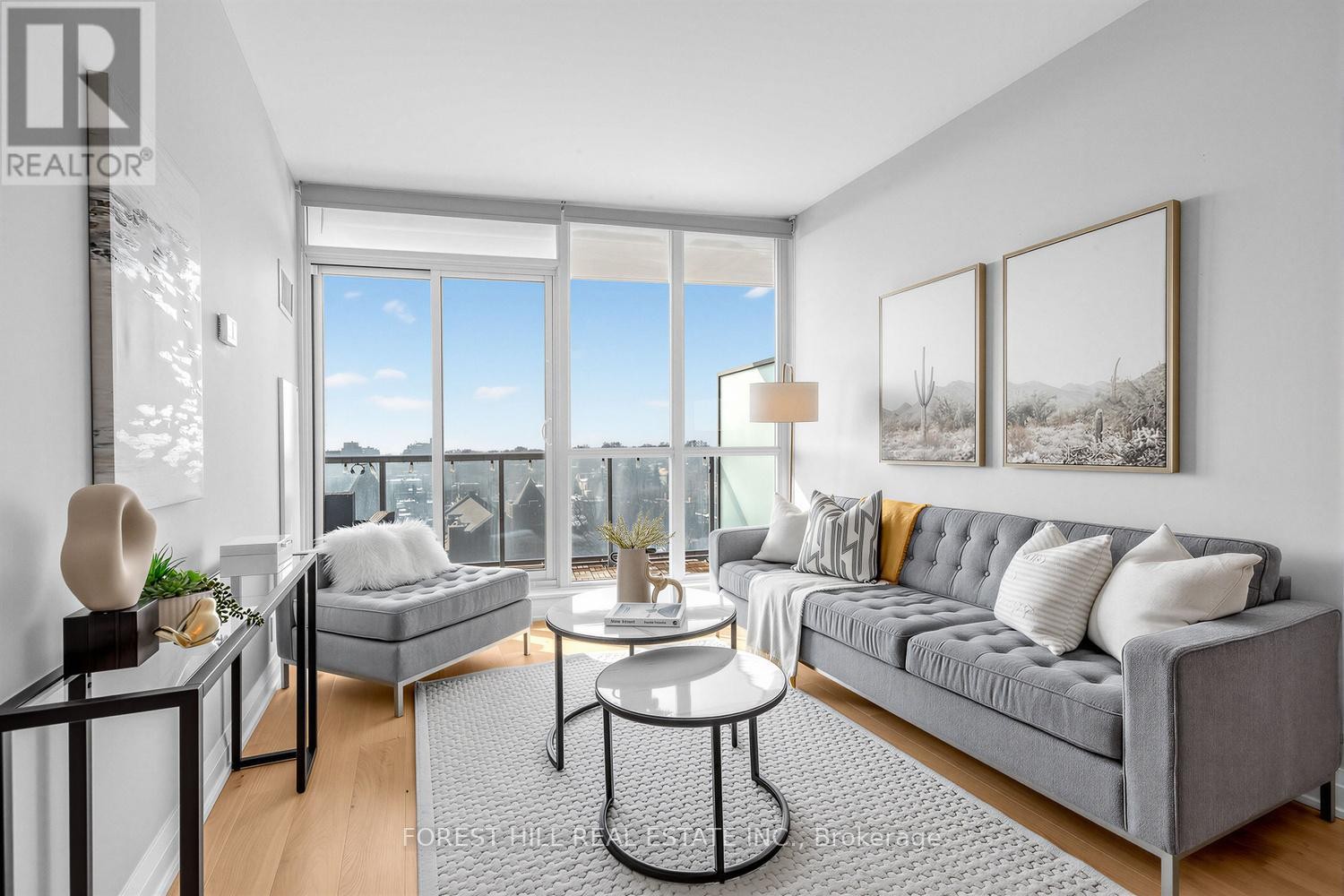 












701 - 530 ST. CLAIR AVENUE W

,
Toronto (Humewood-Cedarvale),




Ontario
M6C0A2

