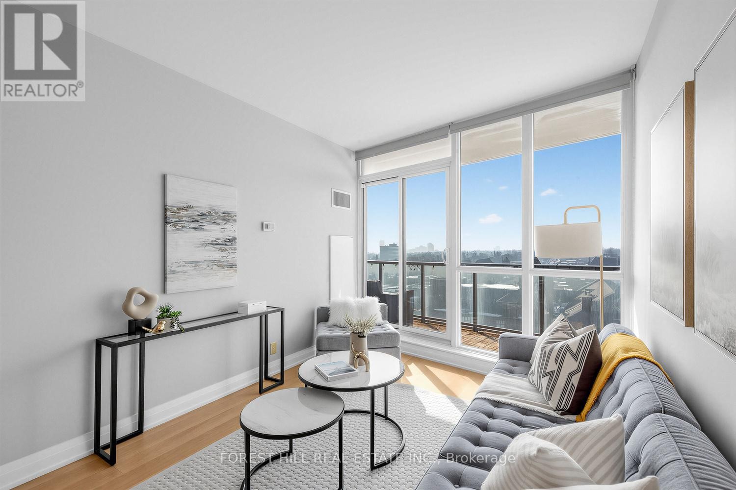 












701 - 530 ST. CLAIR AVENUE W

,
Toronto (Humewood-Cedarvale),




Ontario
M6C0A2

