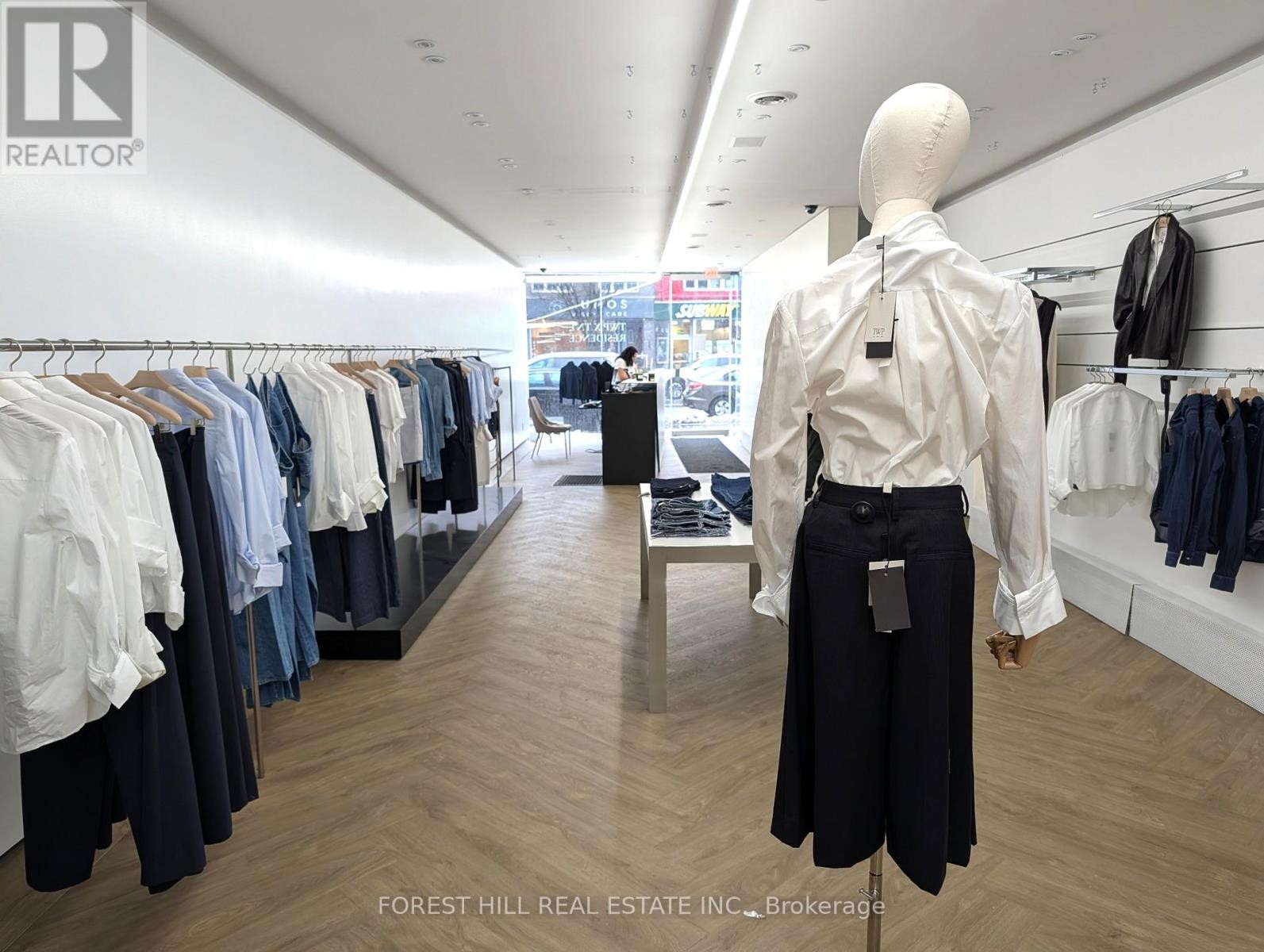












GROUND FLR & BASEMENT - 392 EGLINTON AVENUE W

,
Toronto (Lawrence Park South),




Ontario
M5N1A2

