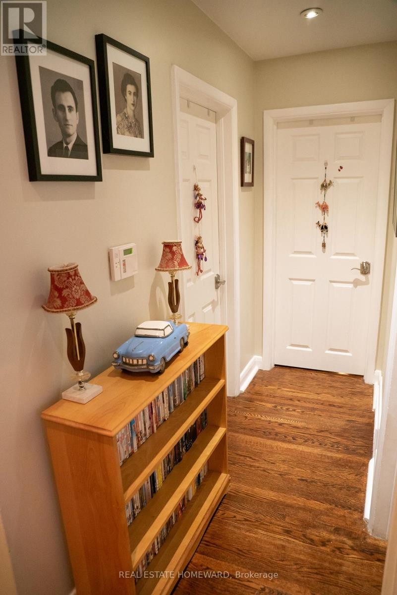 












35 VALENTINE DRIVE

,
Toronto (Parkwoods-Donalda),




Ontario
M3A3J7

