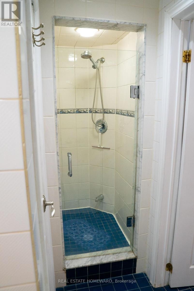 












35 VALENTINE DRIVE

,
Toronto (Parkwoods-Donalda),




Ontario
M3A3J7

