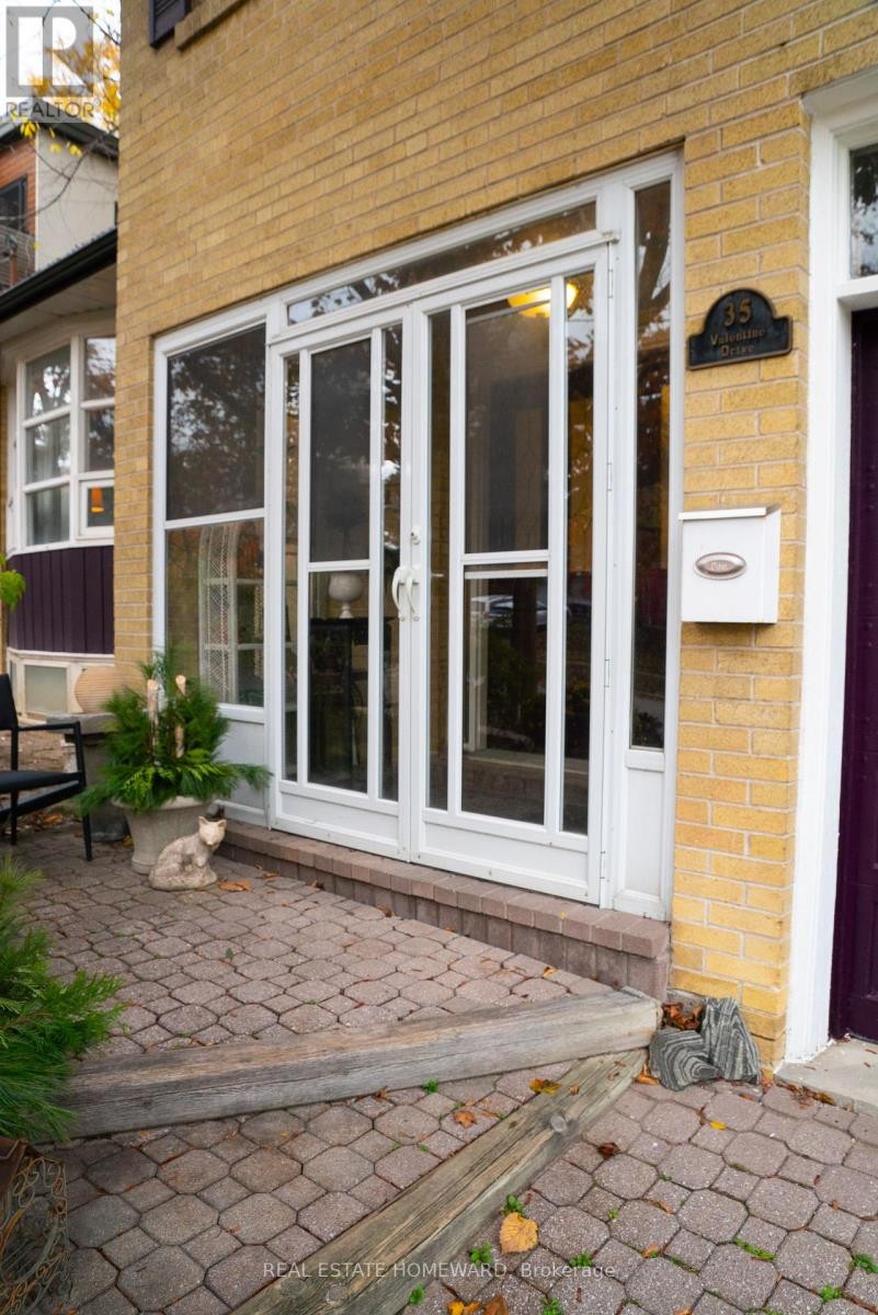 












35 VALENTINE DRIVE

,
Toronto (Parkwoods-Donalda),




Ontario
M3A3J7

