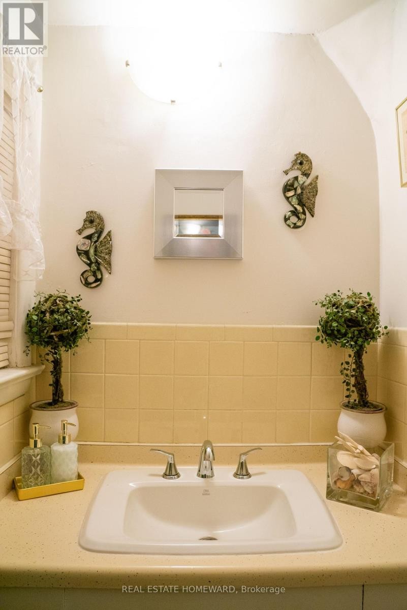 












35 VALENTINE DRIVE

,
Toronto (Parkwoods-Donalda),




Ontario
M3A3J7

