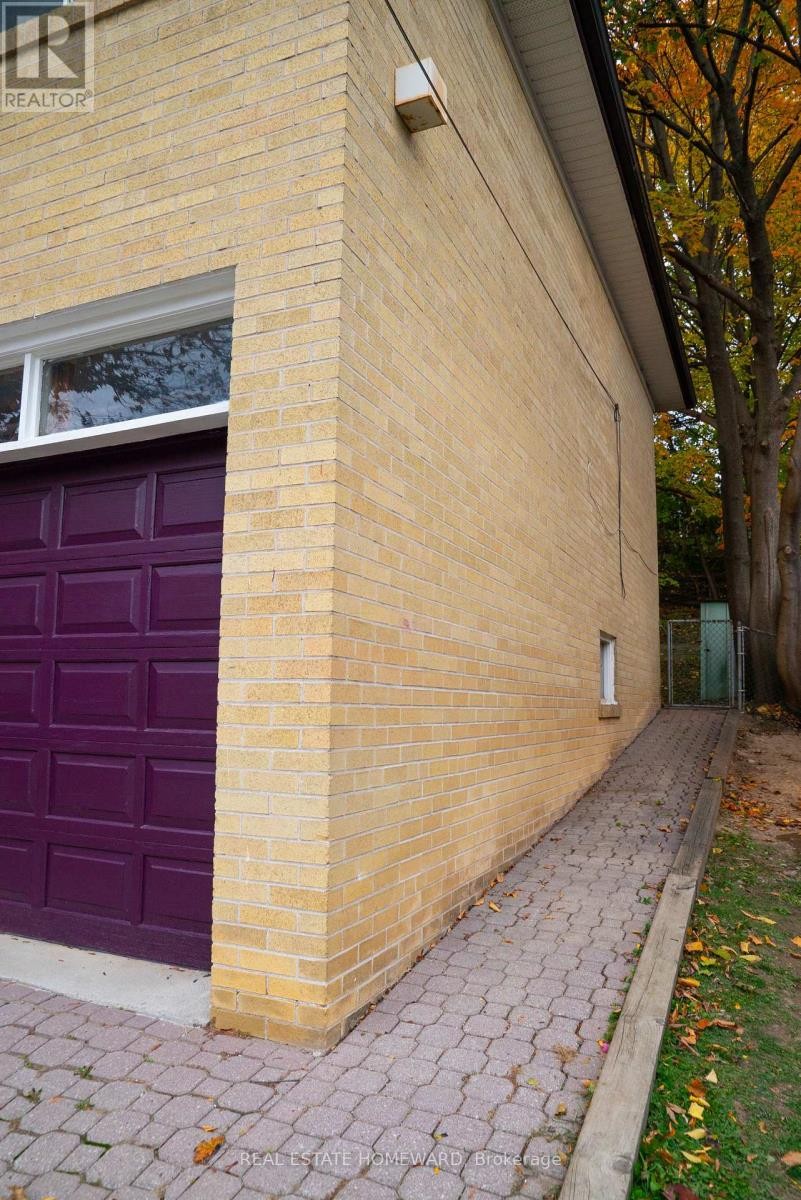 












35 VALENTINE DRIVE

,
Toronto (Parkwoods-Donalda),




Ontario
M3A3J7

