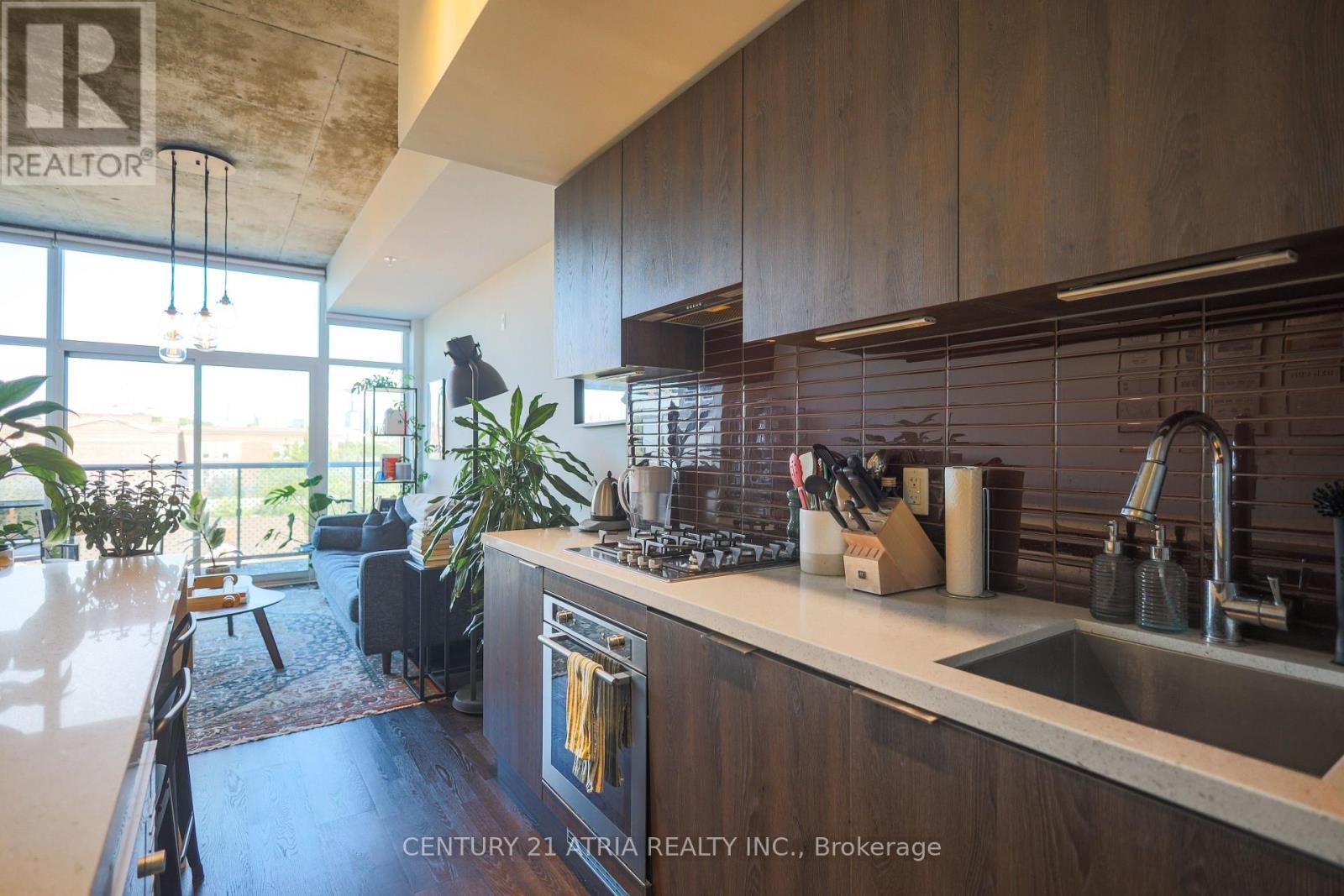 












517 - 109 OSSINGTON AVENUE

,
Toronto (Trinity-Bellwoods),




Ontario
M6J2Z2

