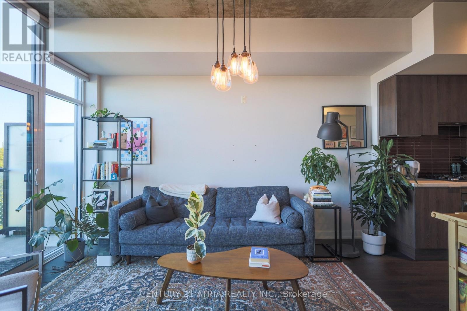 












517 - 109 OSSINGTON AVENUE

,
Toronto (Trinity-Bellwoods),




Ontario
M6J2Z2

