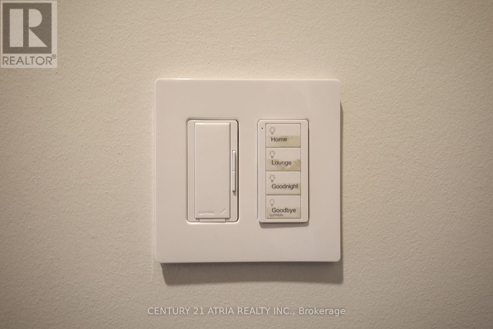 












517 - 109 OSSINGTON AVENUE

,
Toronto (Trinity-Bellwoods),




Ontario
M6J2Z2

