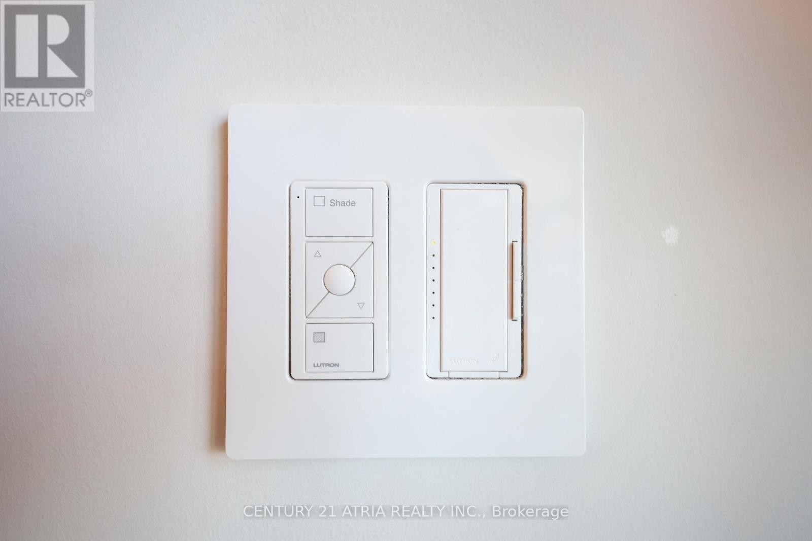 












517 - 109 OSSINGTON AVENUE

,
Toronto (Trinity-Bellwoods),




Ontario
M6J2Z2

