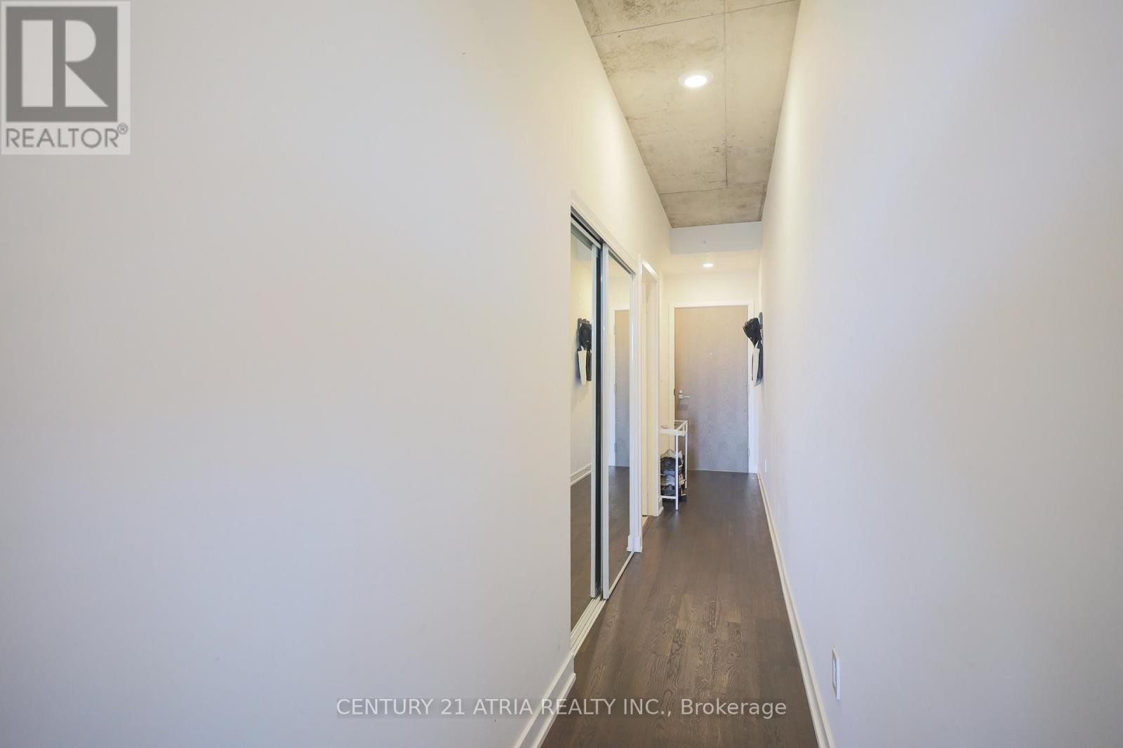 












517 - 109 OSSINGTON AVENUE

,
Toronto (Trinity-Bellwoods),




Ontario
M6J2Z2

