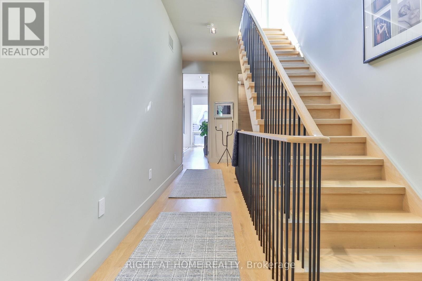 












18 MITCHELL AVENUE

,
Toronto (Niagara),




Ontario
M6J1B9

