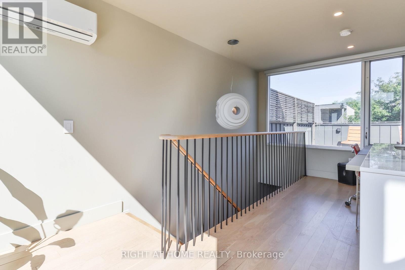 












18 MITCHELL AVENUE

,
Toronto (Niagara),




Ontario
M6J1B9

