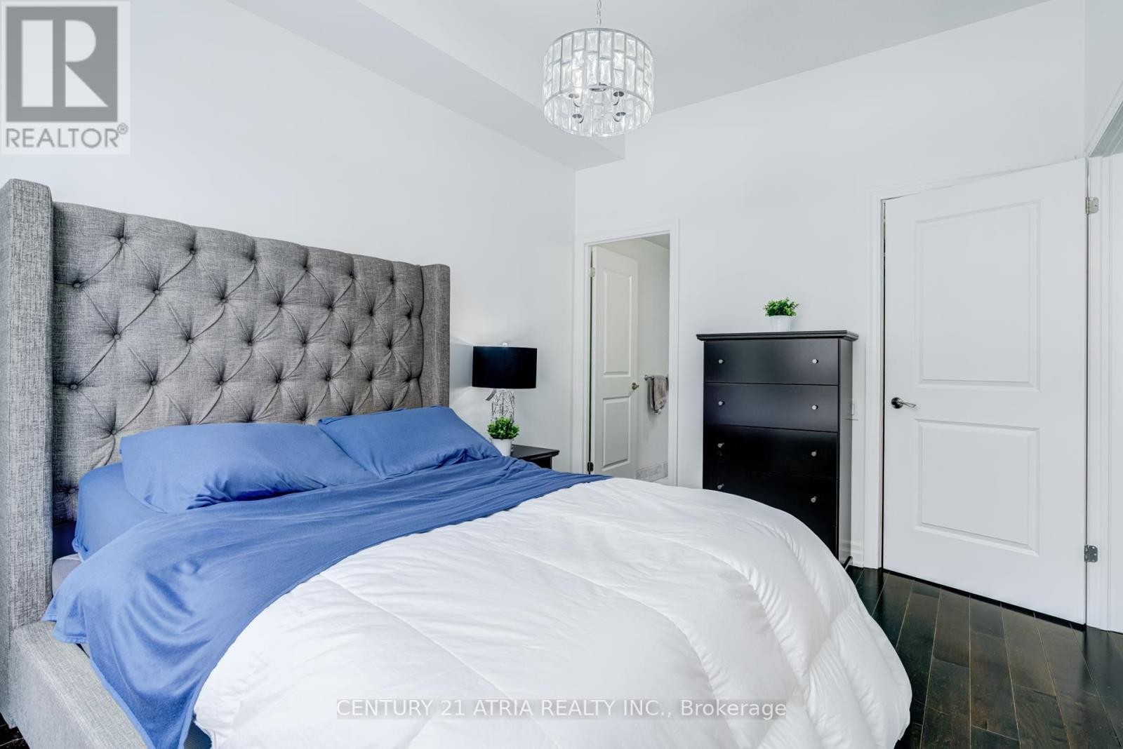 












101 - 17 RUDDINGTON DRIVE

,
Toronto (Bayview Woods-Steeles),




Ontario
M2K0A8

