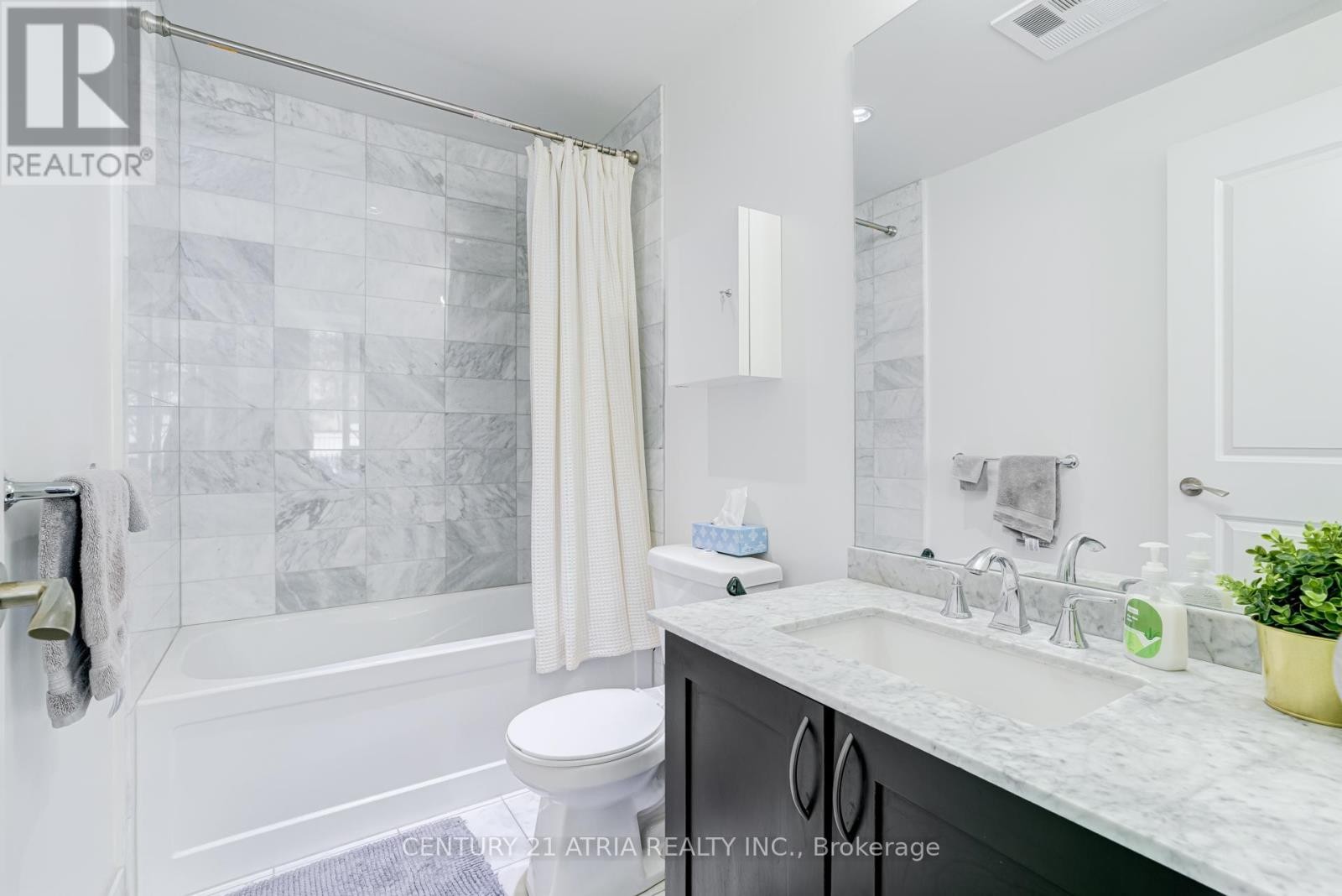 












101 - 17 RUDDINGTON DRIVE

,
Toronto (Bayview Woods-Steeles),




Ontario
M2K0A8

