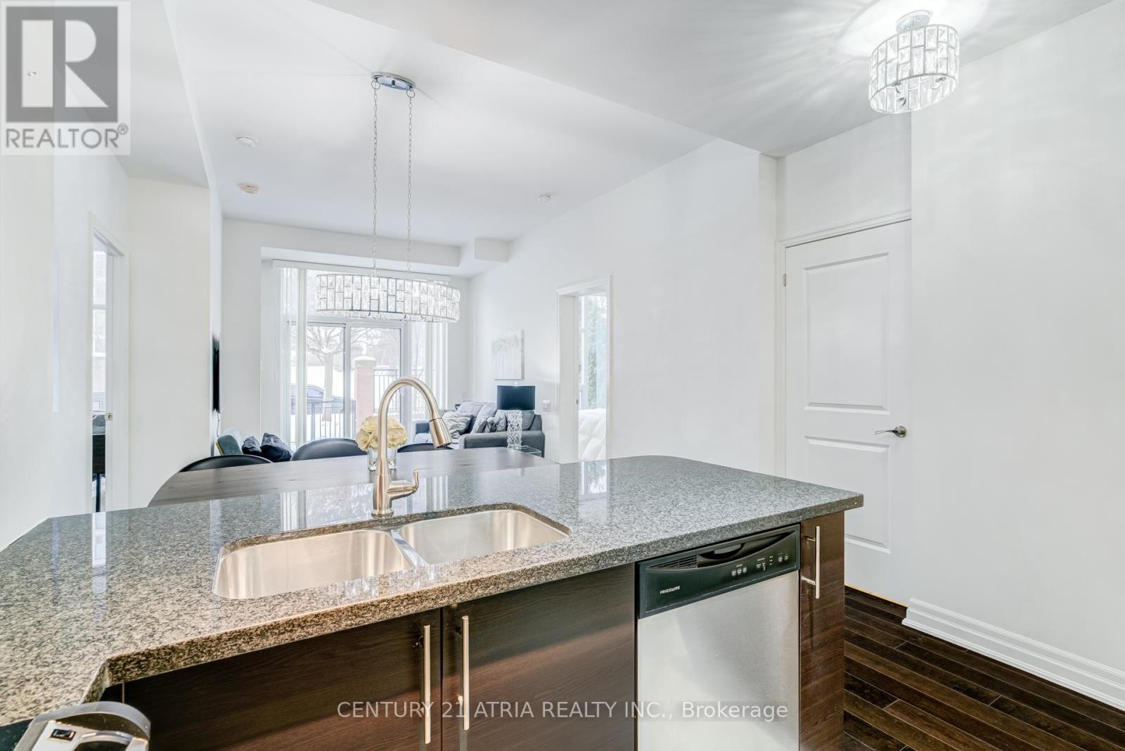 












101 - 17 RUDDINGTON DRIVE

,
Toronto (Bayview Woods-Steeles),




Ontario
M2K0A8

