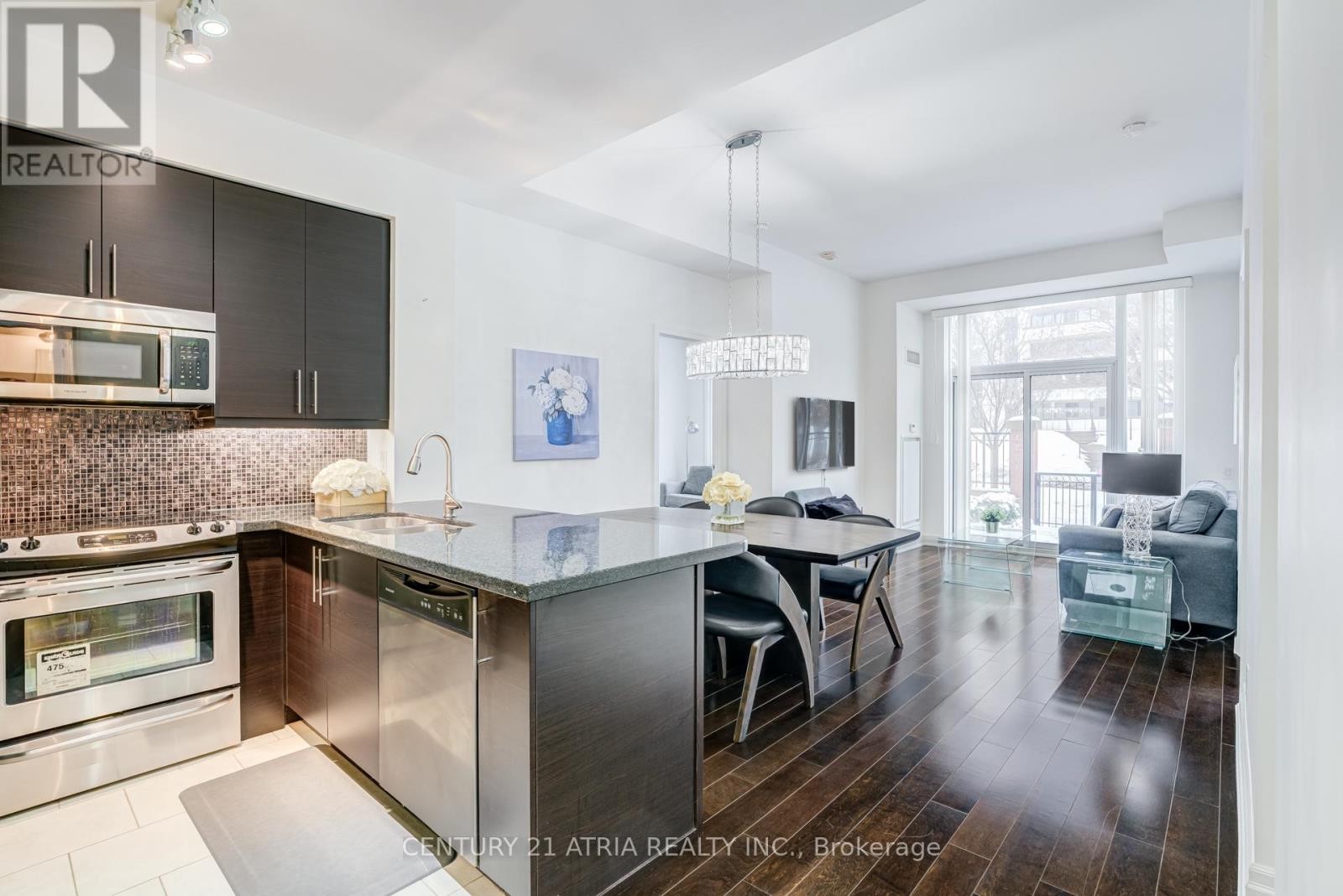 












101 - 17 RUDDINGTON DRIVE

,
Toronto (Bayview Woods-Steeles),




Ontario
M2K0A8

