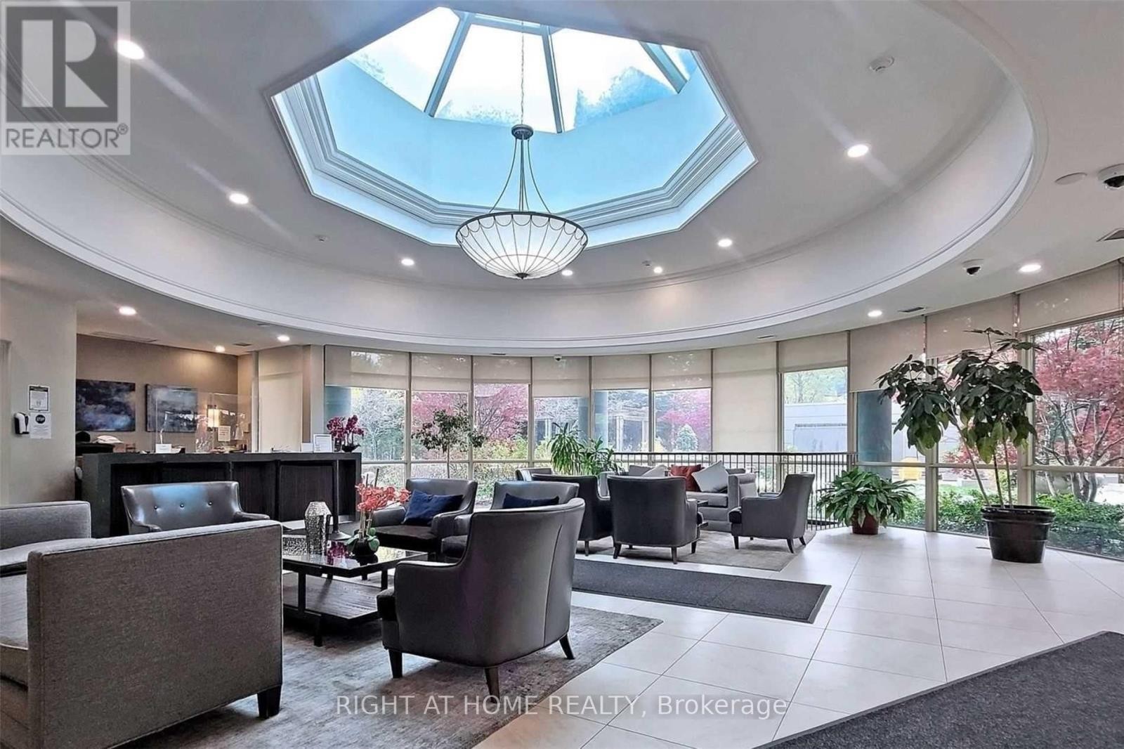 












310 - 28 HARRISON GARDEN BOULEVARD

,
Toronto (Willowdale East),




Ontario
M2N7B5

