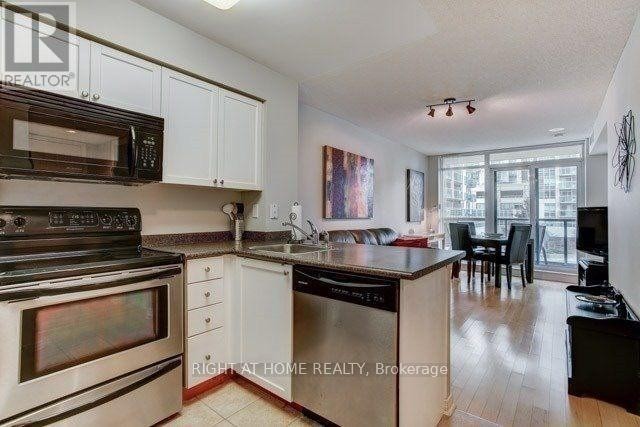 












310 - 28 HARRISON GARDEN BOULEVARD

,
Toronto (Willowdale East),




Ontario
M2N7B5

