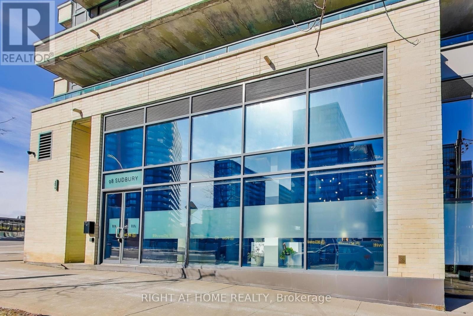 












98 SUDBURY STREET

,
Toronto (Trinity-Bellwoods),




Ontario
M6J0A9

