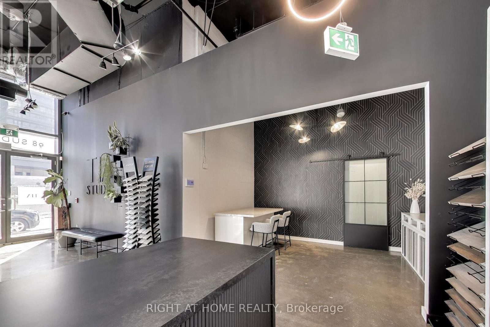 












98 SUDBURY STREET

,
Toronto (Trinity-Bellwoods),




Ontario
M6J0A9

