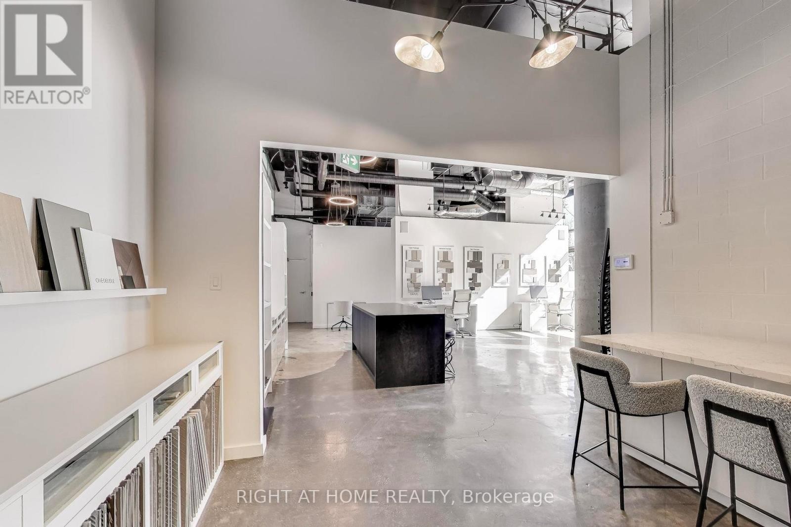 












98 SUDBURY STREET

,
Toronto (Trinity-Bellwoods),




Ontario
M6J0A9

