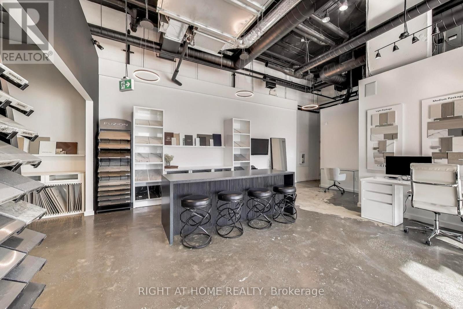 












98 SUDBURY STREET

,
Toronto (Trinity-Bellwoods),




Ontario
M6J0A9

