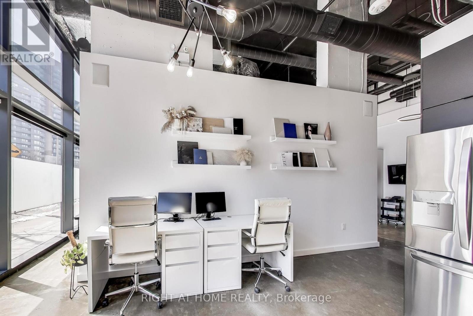 












98 SUDBURY STREET

,
Toronto (Trinity-Bellwoods),




Ontario
M6J0A9

