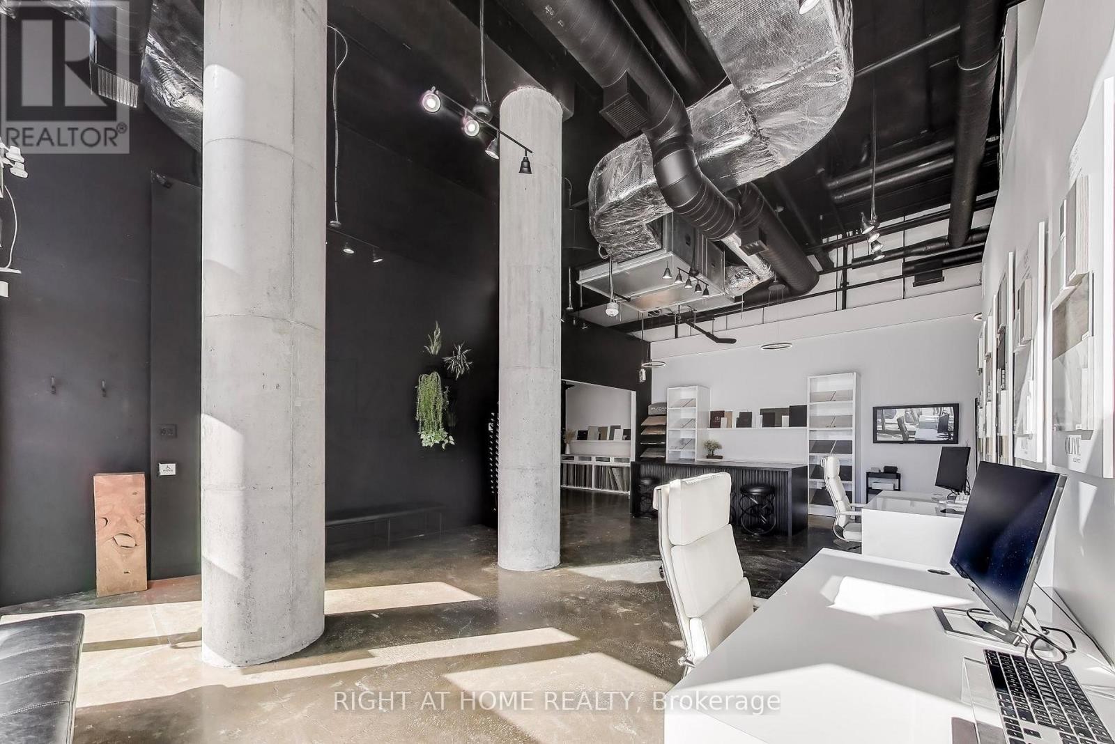 












98 SUDBURY STREET

,
Toronto (Trinity-Bellwoods),




Ontario
M6J0A9

